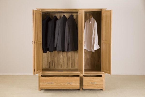 Devon Oak Triple Wardrobe With 3 Doors & 2 Drawers