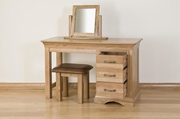 Parisian Oak Single Pedistal Desk With 3 Drawers