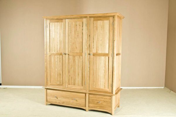Wellington Oak Triple Wardrobe