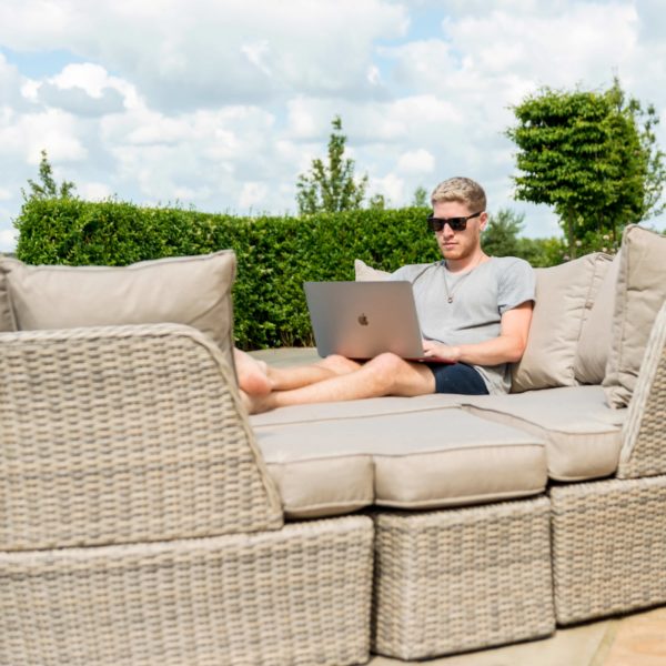 Maze Cotswold Daybed | Rattan