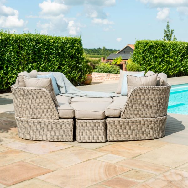 Maze Cotswold Daybed | Rattan
