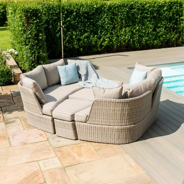 Maze Cotswold Daybed | Rattan