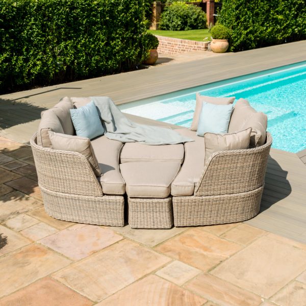 Maze Cotswold Daybed | Rattan