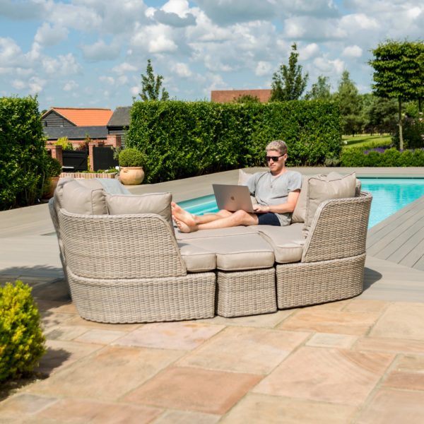 Maze Cotswold Daybed | Rattan