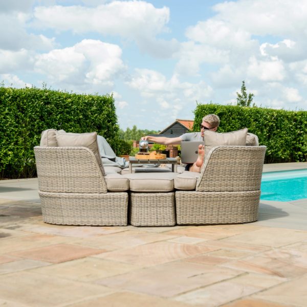 Maze Cotswold Daybed | Rattan