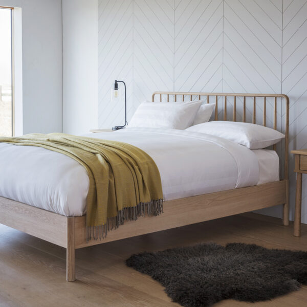 Lythe 5' Spindle Bed | Oak