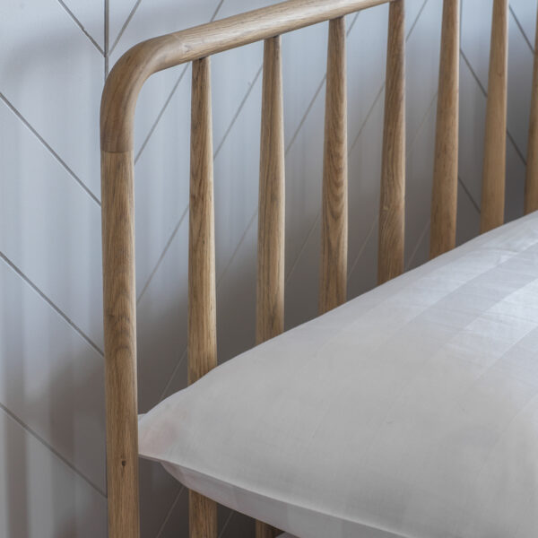 Lythe 4'6" Spindle Bed | Oak