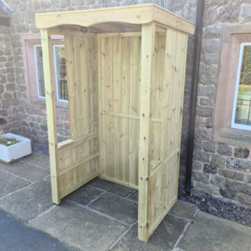 Small Timber Smoking Shelter – Churnet Valley