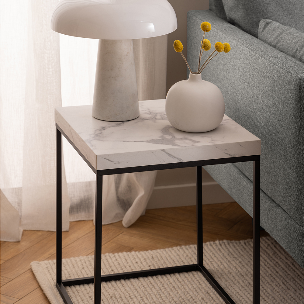 Varossa desk online