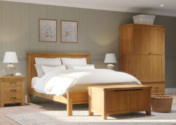 Summer Waxed Oak 4’6 Panelled Double Bed Frame
