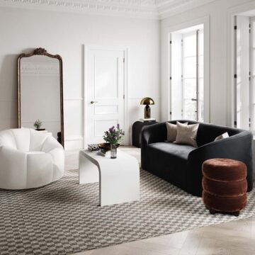 Emi Brandy / Black Pouffe