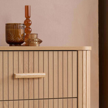 Aksel 5 Drawer Fluted Chest | Oak Finish