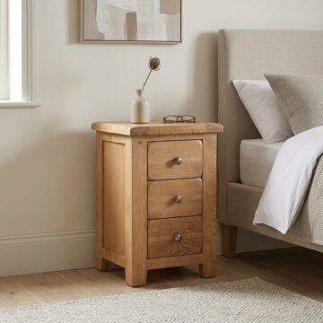 Norfolk Country Oak 3 Drawer Bedside Cabinet | Clearance
