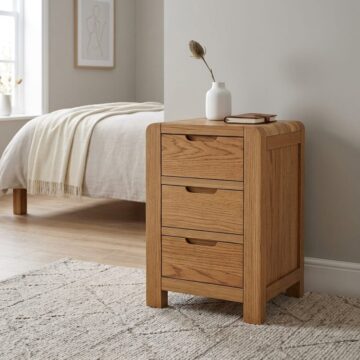 Kalmar Oak 3 Drawer Bedside Cabinet | Clearance