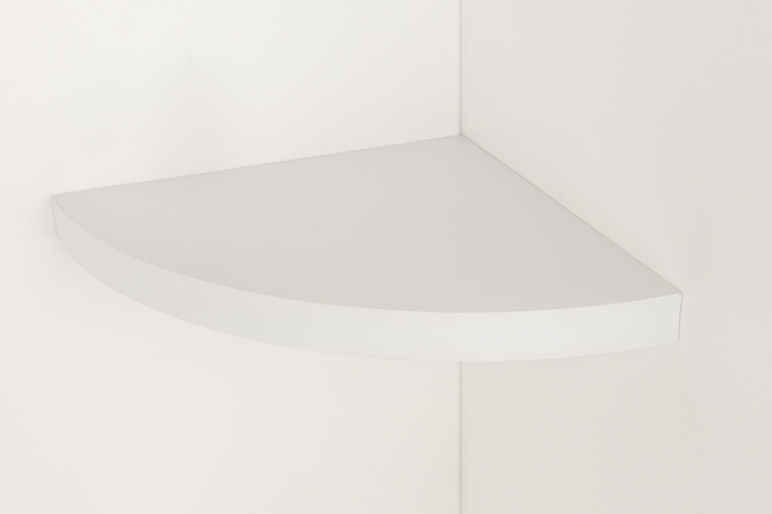 Linden 29.5cm Florating Corner Shelf Kit In A Gloss White Foil Finish